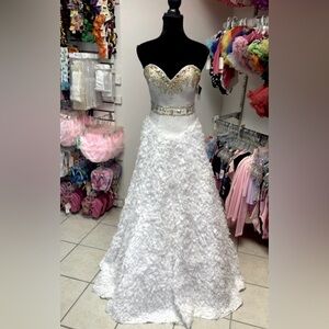 Size 2 Johnathan Kayne White Liquid Beaded Pageant Prom Homecoming Ballgown